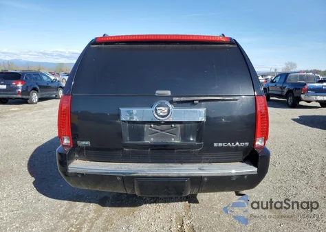 2011 Cadillac Escalade Esv z USA, uszkodzony, nr VIN 1GYS3GEF3BR269222